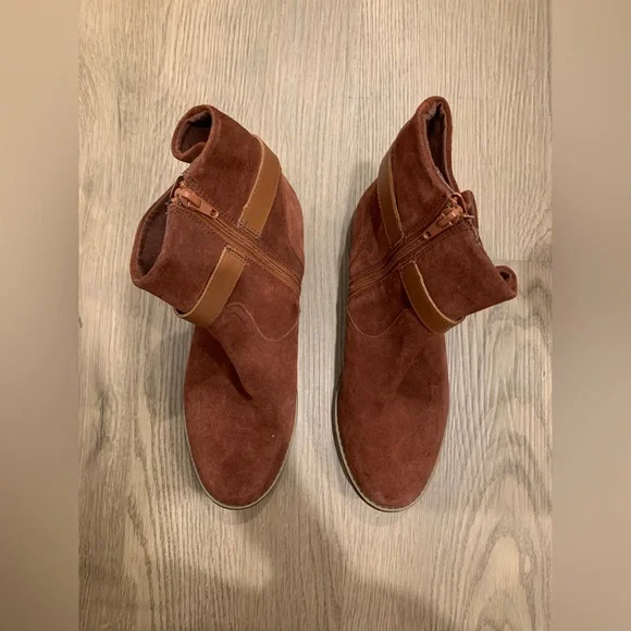 NWOB Clark’s women Camzin suede ankle boots belted boho‎ country details size 8 - Picture 4 of 6